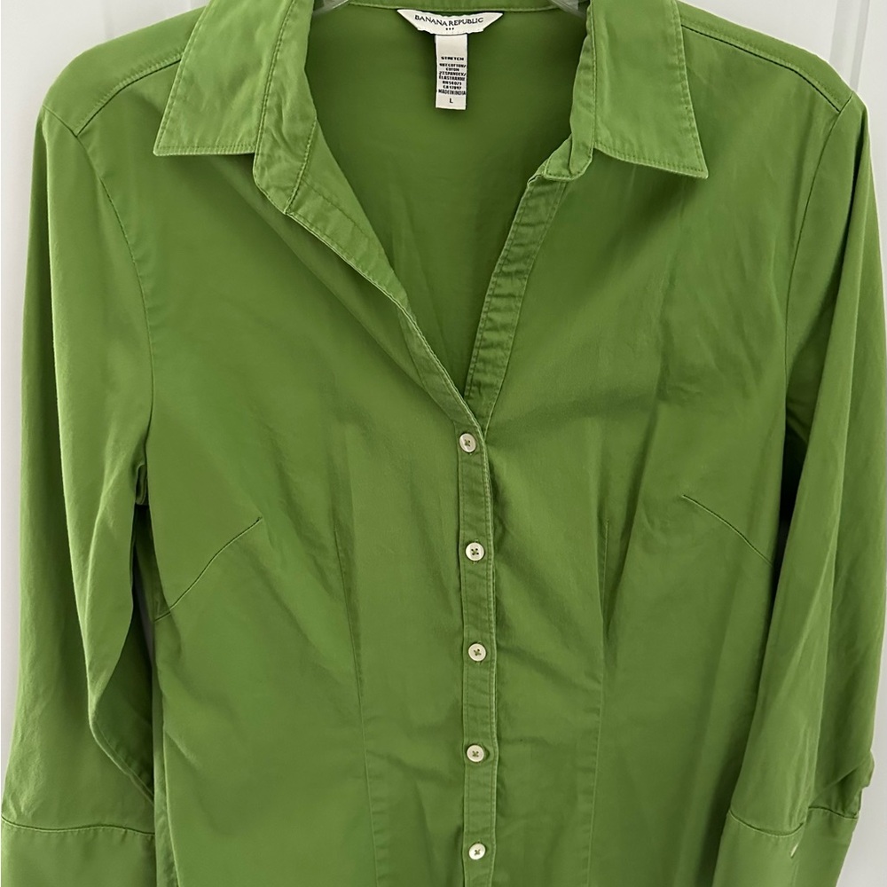 Banana Republic Women’s Green Button-Down Shirt
